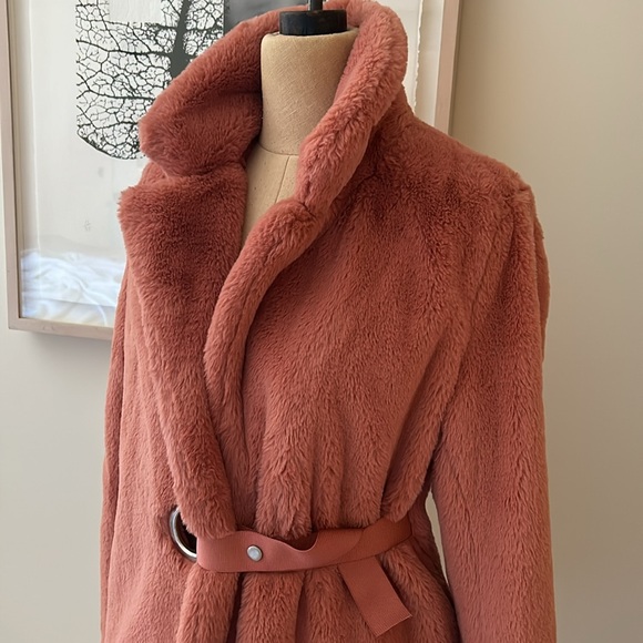 ICHI | Tavana Plush Faux Fur Coat - Picture 2 of 7